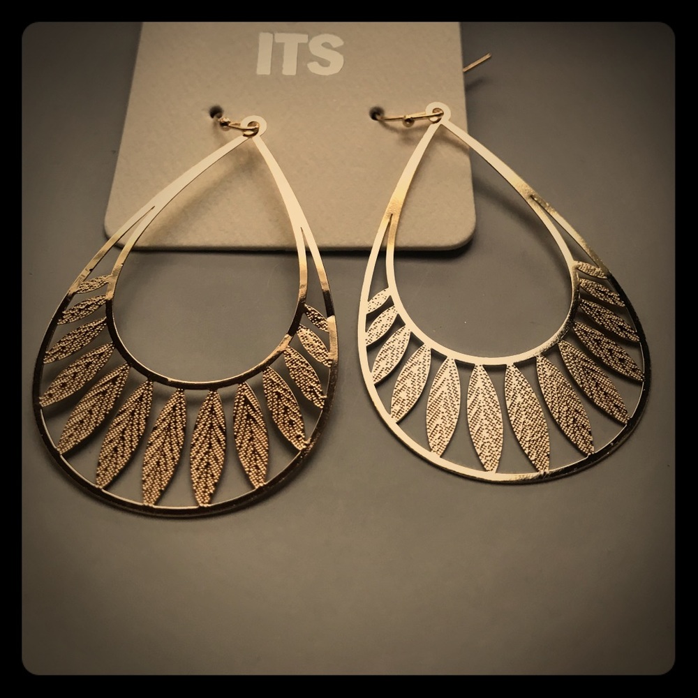 Gold tone bohemian leaf dangling earrings